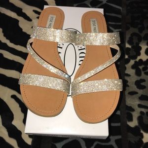 💎 Steve Madden “Lorie” Sparkle Sandal - 9